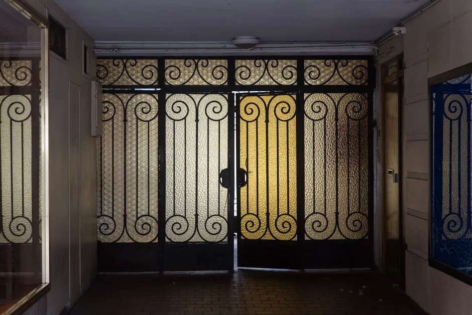 freestanding pet gate with built-in cat flap